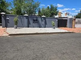Oasiselfcatering guest house