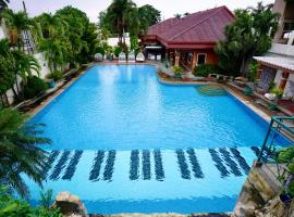 Punta Verde Resort & Convention Center，位于潘索尔的带泳池的酒店