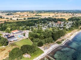 First Camp Bøsøre Strand Feriepark，位于Hesselager的露营地