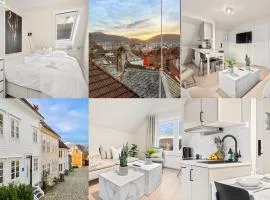 View to Bryggen - Renovated dec 24 - Historic cobblestone street