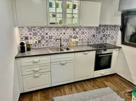 Steinhaus im Zentrum, 50 m zum Meer