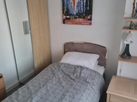 Cosy room，位于Earley的酒店