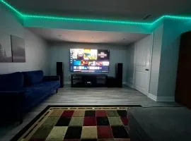 Ravine Retreat - 3RM Suite, 2BD, 1 WR, Pool, Sauna