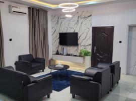 Conrad Cottage 2-Bedroom Apartments，位于伊巴丹的酒店
