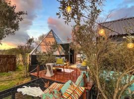 Riverside Glass Cabin Franschhoek，位于弗朗斯胡克的酒店