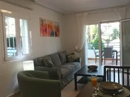 2 Bed Apt - Close To Beach - Pool - Balcony