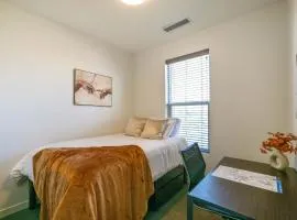 Downtown Flat with Gym - WalkScore 95