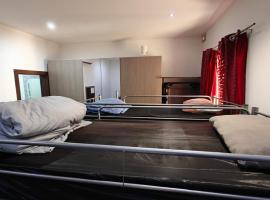 Girls Only Shared Room Gzira #3，位于埃尔哥茨拉的酒店