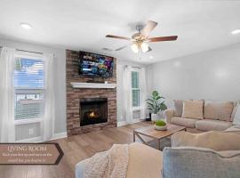 Lux Entertainment Home-TheAlpha，位于克拉克斯维尔的酒店