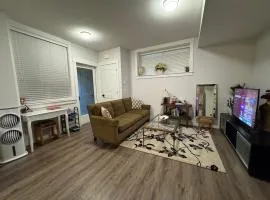 Modern 2BR Suite Near Morgan Creek & White Rock