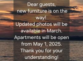 APARTMENTS BRUNO 1&2 - two-room penthouse apartments - wonderful panoramic view of the sea - the best location, first row to the beach - 10 minutes from Supetar ferry port - free secured parking - facilities nearby，位于苏提万的酒店