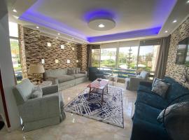 Salah Eldin 2 bed rooms Super Lux Chalet apartment , Garden&sea view, first floor , Family only سوبر لوكس شاليه دور اول المعموره الشاطىء بجوار المنتزه Mamoura Alexandria مع كارنيهات الدخول طول السنه و الشاطىء الخاص من اول مايو لنهايه اكتوبر للعائلات فقط，位于亚历山大的酒店