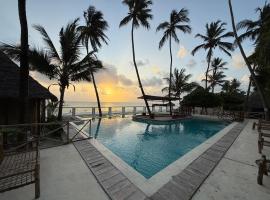 TIKI Beach Club & Resort，位于帕杰的酒店