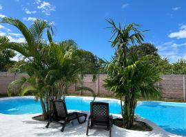 Bravo paraiso azul beach house，位于Savegre的酒店