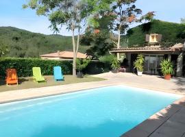 Villa spacieuse avec piscine à Rocher 180 m² 10 pers.，位于Rocher的酒店