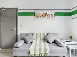 Contractor Luxury Home - Long Stays - 4 Bedrooms - Sleep 8 - Zip & Link Beds - Ultra Fast WiFi - Free Parking