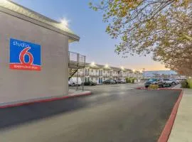 Motel 6 Hayward, CA- Silicon Valley Gateway