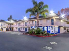 Motel 6 Hayward, CA- Silicon Valley Gateway，位于海沃德的酒店