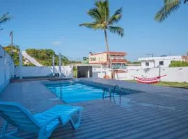 Casa com piscina e churrasqueira a 950m Praia Jauá