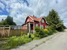 Outintic House