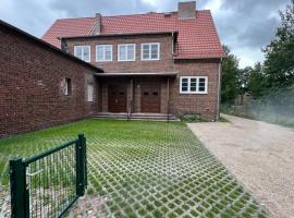 A k t i o n Voll Ausgestattete FerienWohnung Inkl Küche und Parkplatz，位于Gallinchen的酒店