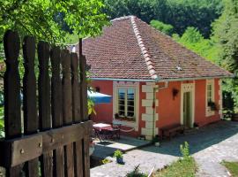 Ethno Village Slatkovac，位于Aleksandrovac的酒店