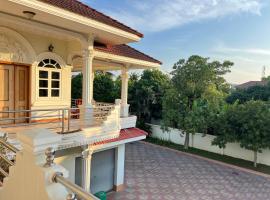 Lotus Blanc Homestay Villa，位于马德望的酒店