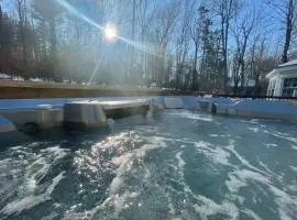 Peak2Creek- HotTub, Close to Mountain, Backyard!