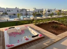 Luxurious Apartment with Private Jacuzzi