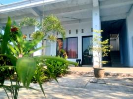 NURBATA HOLDING'S Hostel，位于龙目岛库塔的青旅