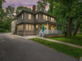 Stylish Sanctuary Near EMU- Ideal for Med Students apts