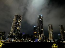 3BR urban suites 8-10pax luxury family stay netflix，位于日落洞的酒店