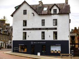 The Breadalbane Arms Room Only Hotel，位于阿伯费尔迪的酒店