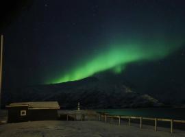 Cozy cabin by the sea，位于特罗姆瑟的酒店