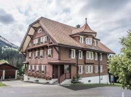 Refugio Heiligkreuz，位于海斯勒的山林小屋