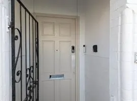Cosy & Central Studio Apartments