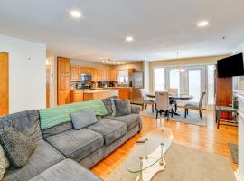 4 Mi to Dtwn Pet-Friendly Home in Utica，位于尤蒂卡的酒店