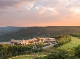 Cloudland at McLemore Resort Lookout Mountain, Curio by Hilton，位于Rising Fawn的度假村