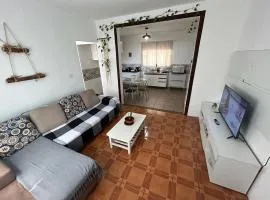 Casa Central Espaçosa Com Bela Vista Para o Mar