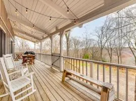 5 Mi to Beaver Lake Family Cabin with Game Room