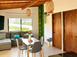 Cabaña rodeada de frutales - Granja la miel，位于Corrales的酒店