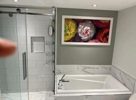 Cute & Spacious 2 BDR condo，位于蒙特利尔的酒店