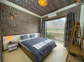 Mai chau Horizon Homestay，位于枚州县的带停车场的酒店