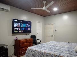 Alojamiento CASA LUNA，位于伊基托斯的酒店