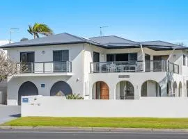 Beach Front Beach Break - Winter Escape Special - Free Nights on us! Perfect for 2 families and large groups