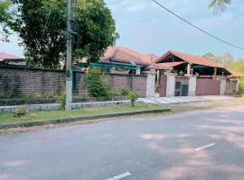 6 bedroom Villa Medina Bungalow at Pantai Bagan Lalang