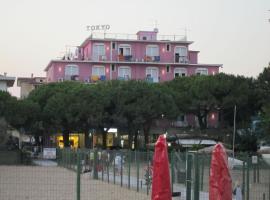 托基奥酒店，位于利多迪耶索罗Piazza Milano的酒店