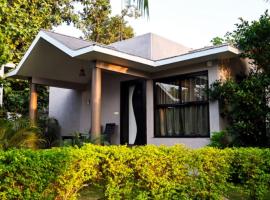 Kingfisher Resort，位于Dhanwār的豪华帐篷营地