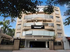 Super Townhouse Oak Rajpur Road Dehradun，位于德拉敦的酒店