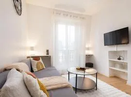 Cosy and Central Sacré-Coeur View Appartment, 50m to Paris